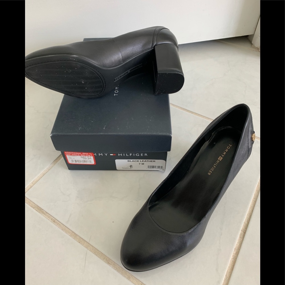Tommy Hilfiger black pumps